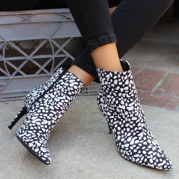 Shoes - 🚨LAST PAIR//The Astrid// Black and White Bootie